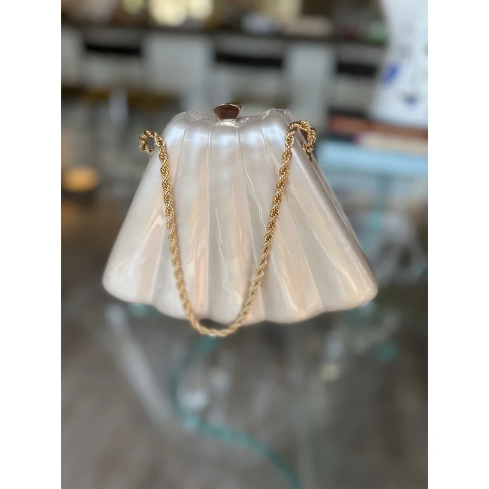Zara Acrylic Pearl Seashell Gold‎ Chain Shell Scalloped Clutch Purse Bag